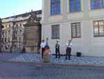 Praga - uliczni artyści tuż przy zamku (Czechy)