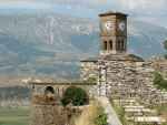 Gjirokastra - Wieża zegarowa w twierdzy (Albania)